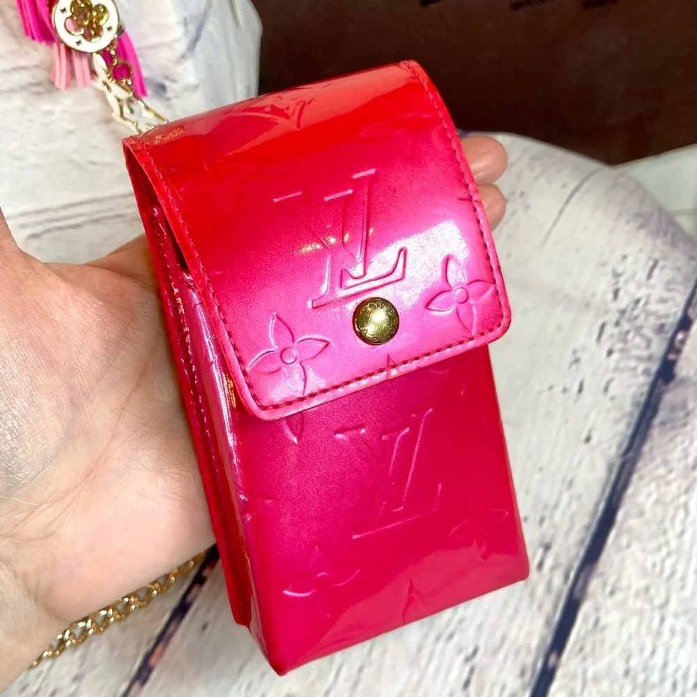 Louis Vuitton HOT PINK vernis leather pouch crossbody or bum bag w/keychain - Picture 3 of 10